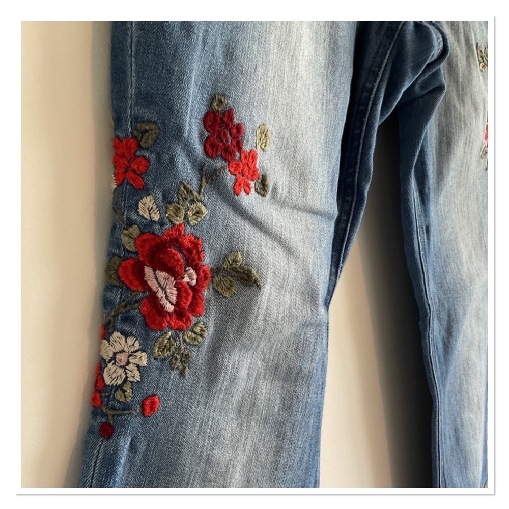 Express Embroidered Jeans - Picture 4 of 6